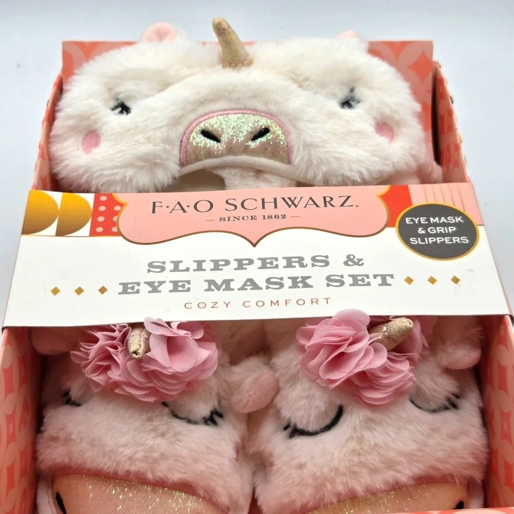 F•A•O SCHWARZ UNICORN DREAMS COZY COMFORT SET SLIPPERS EYE MASK